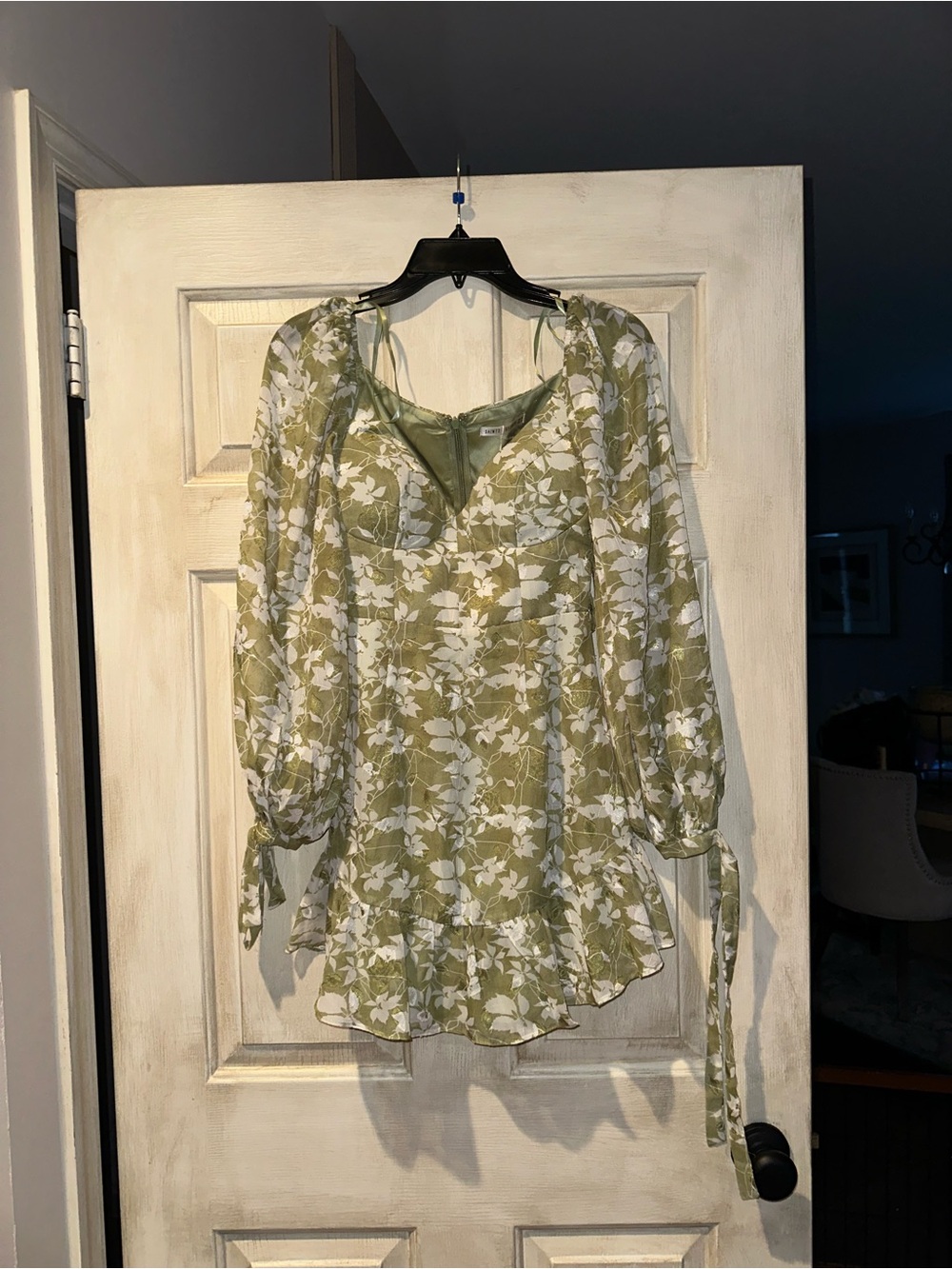Selfie Leslie Olive Green Floral Tie-Sleeve Blouse